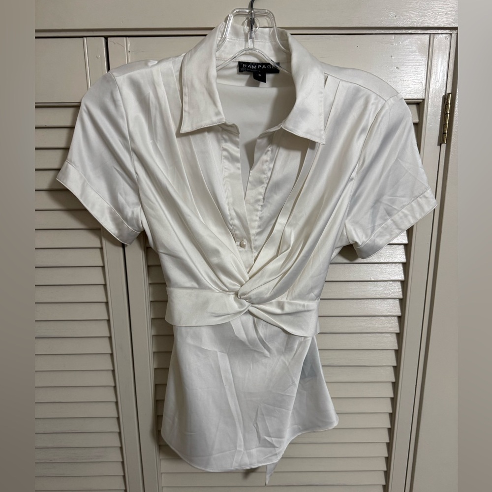 Gorgeous Vintage Rampage Cream Satin button with bow tie back collared top.